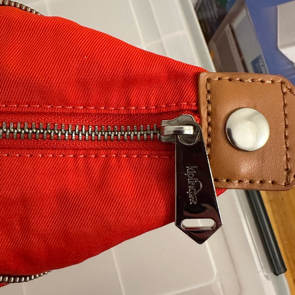Kipling bright orange bag with brown leather straps - Picture 4 of 12